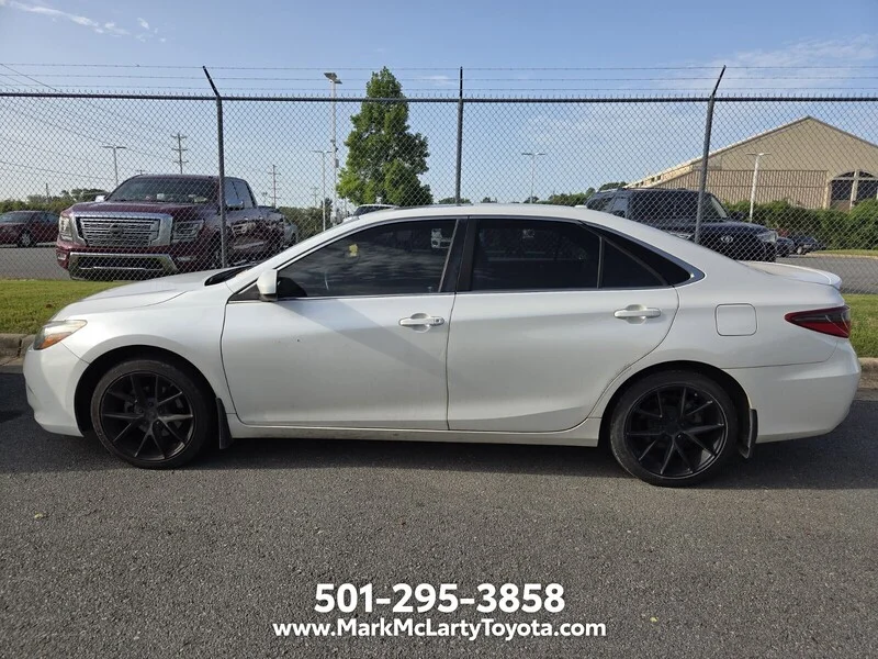 Used 2016 Blizzard Pearl TOYOTA SE image 7