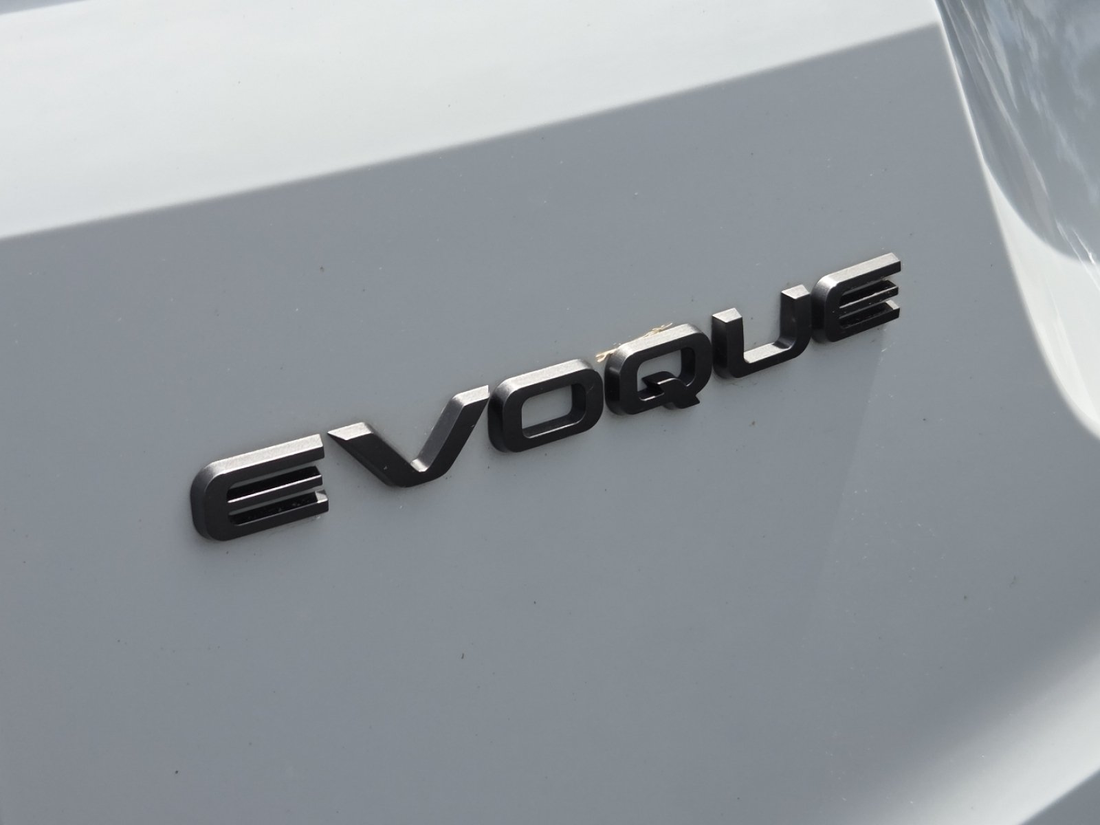 Used 2023 Fuji White Land Rover Dynamic image 16