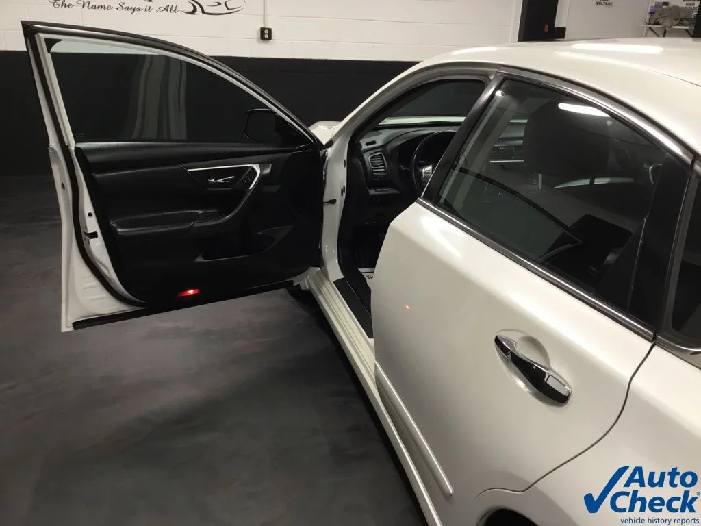 Used 2016 White Nissan 2.5 SV image 19