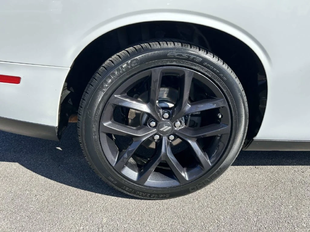 Used 2021 White Dodge SXT image 23