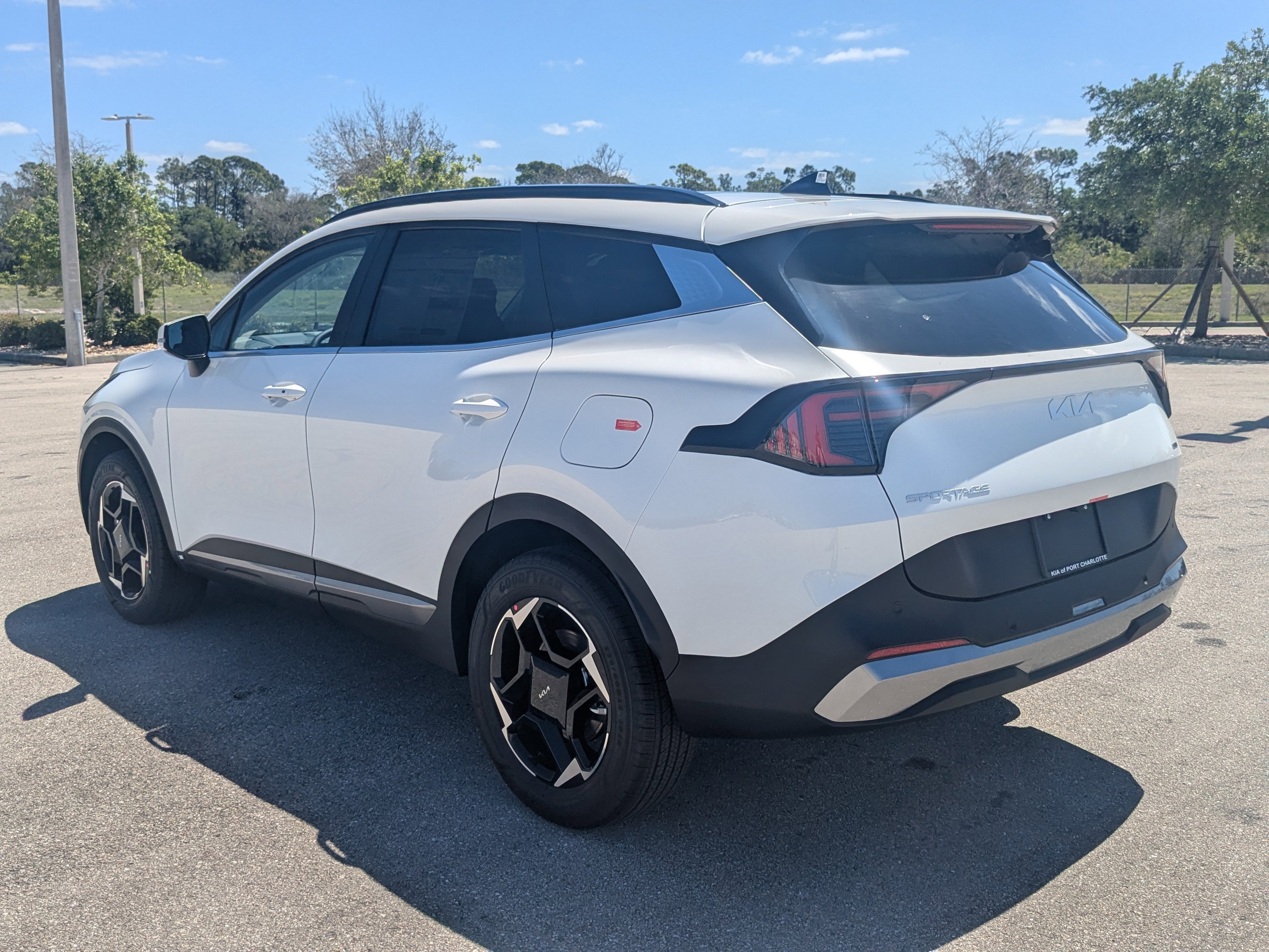 New 2026 Snow White Pearl Kia EX image 7