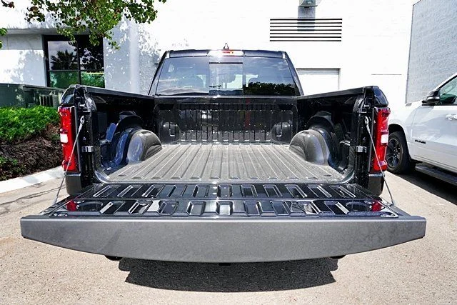 New 2026 Diamond Black Crystal Pearl-Coat Exterior Paint RAM Laramie image 18