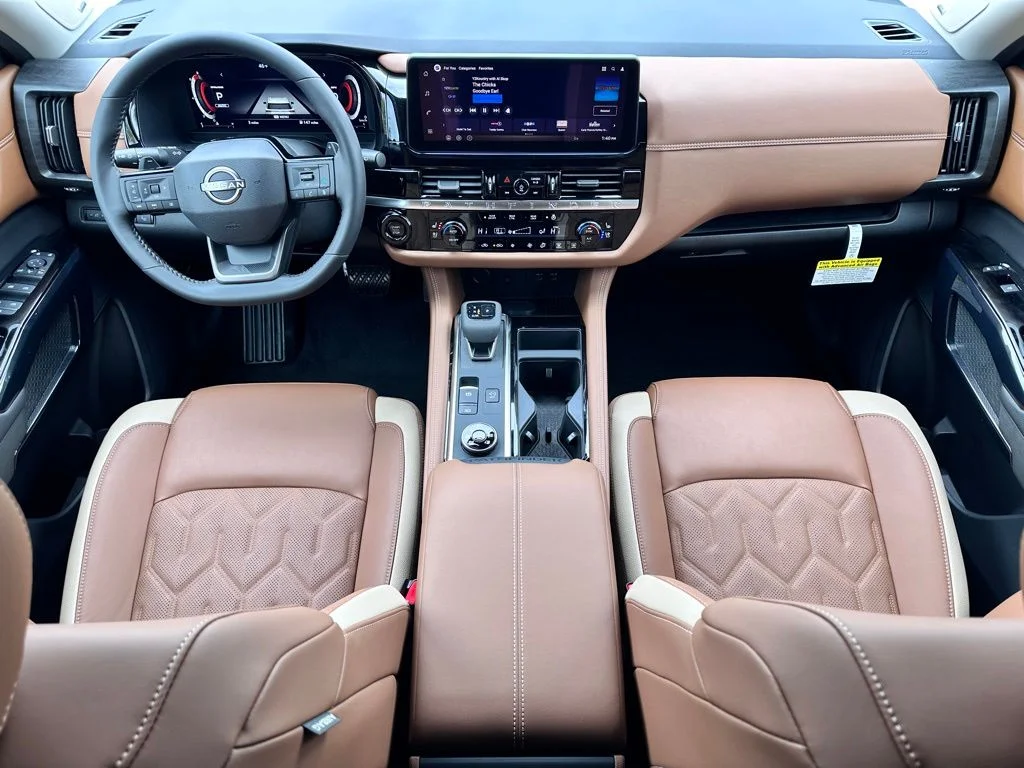 New 2026 Everest White Pearl/Black Nissan Platinum image 23