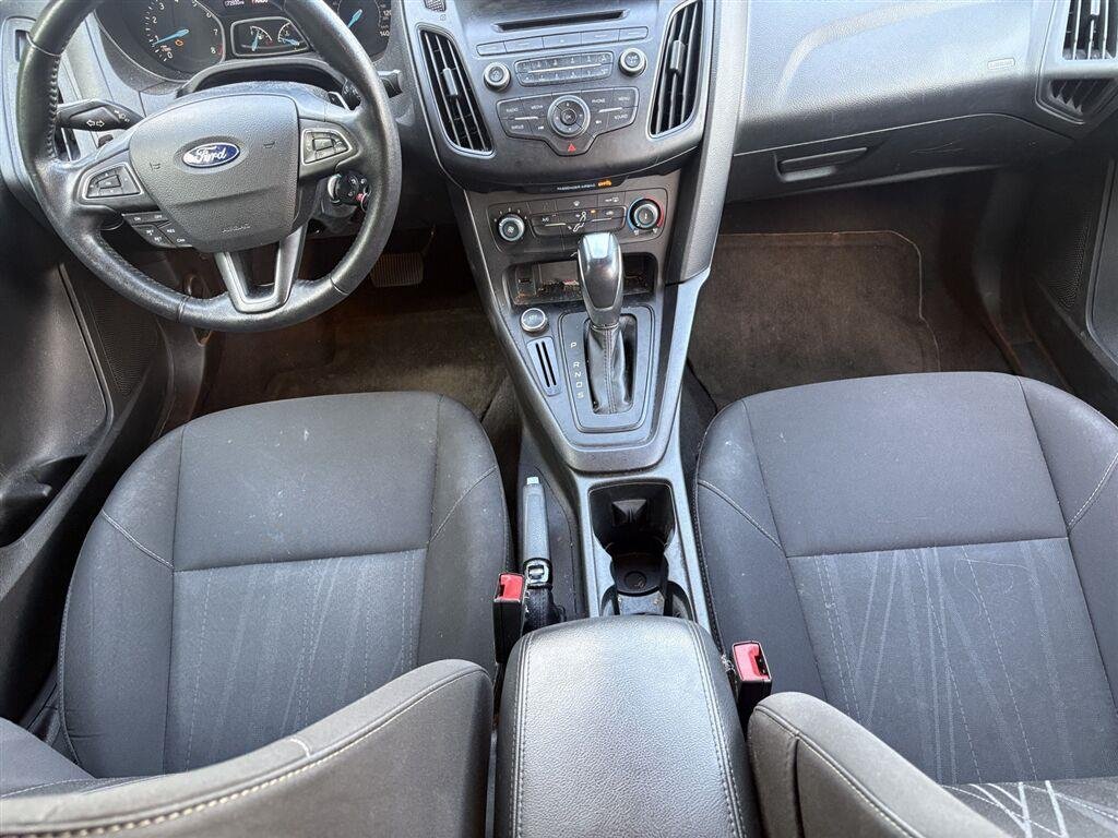 Used 2016 Magnetic Ford SE image 13