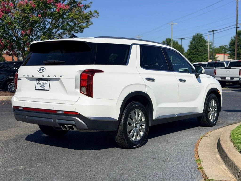 Used 2024 White Hyundai SEL image 9