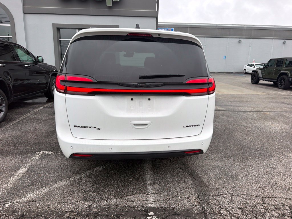 Used 2025 White Chrysler Limited image 6