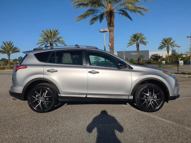 Used 2016 Silver Toyota SE image 3