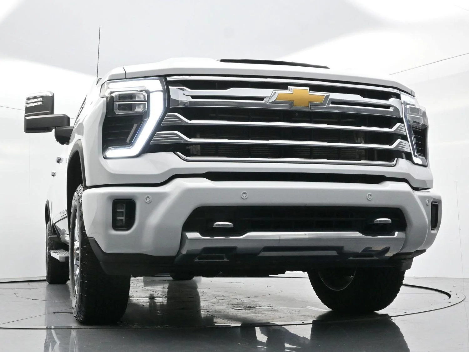 Used 2024 Summit White Chevrolet High Country image 37