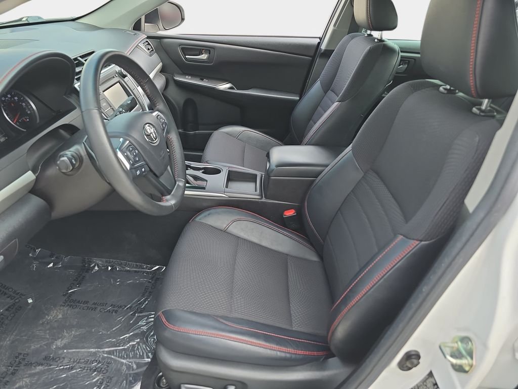 Used 2017  Toyota SE image 17