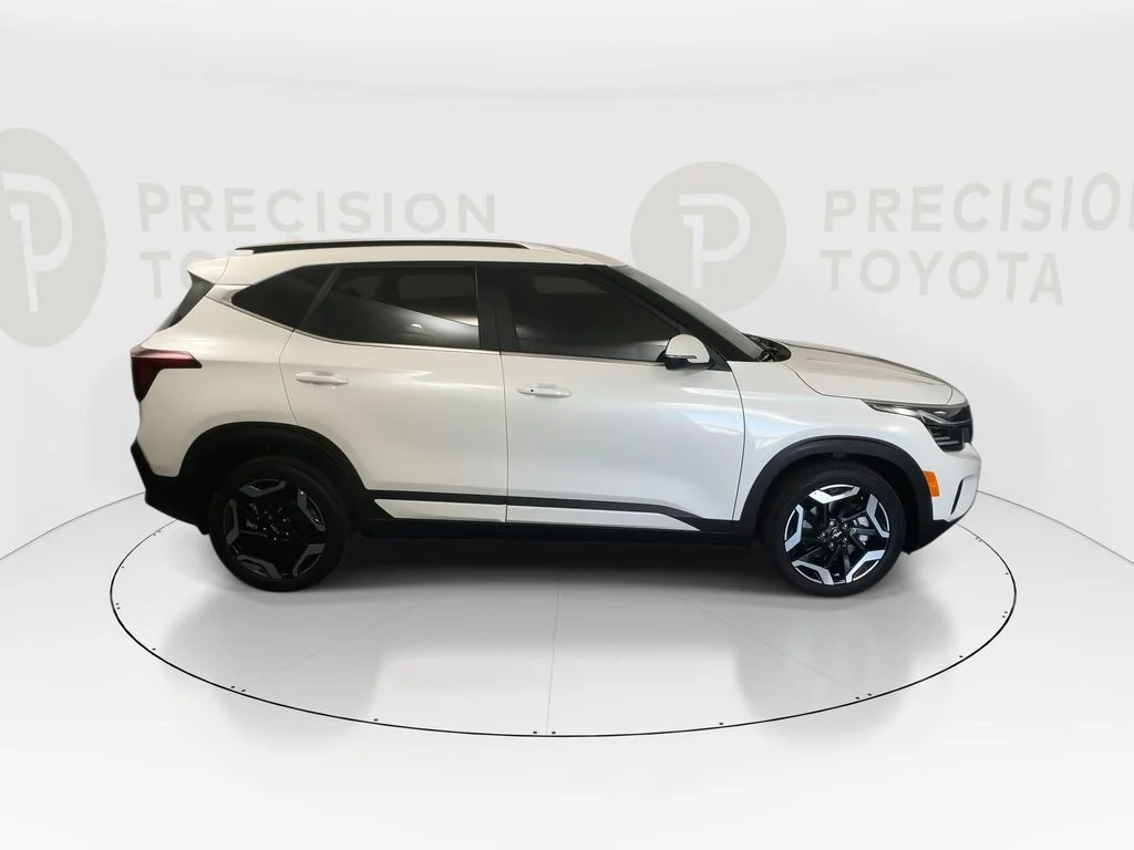 Used 2024 Snow White Pearl Kia SX image 24