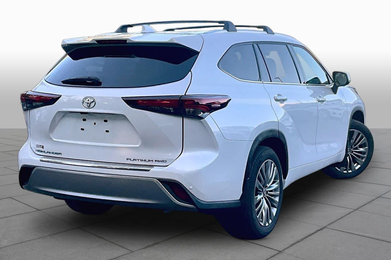 Used 2024 Wind Chill Pearl Toyota Platinum image 13