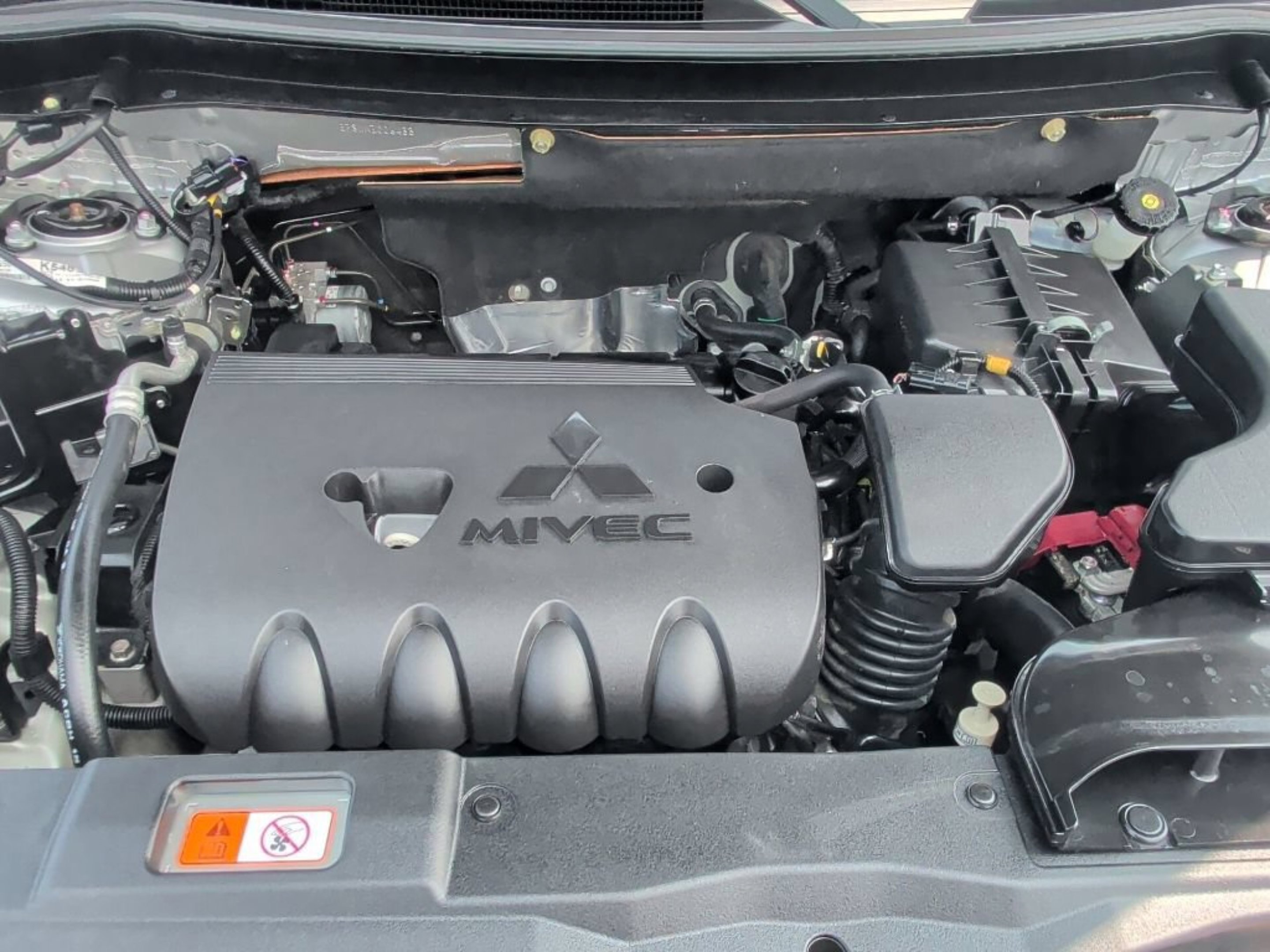 Used 2019 Silver Mitsubishi ES image 12