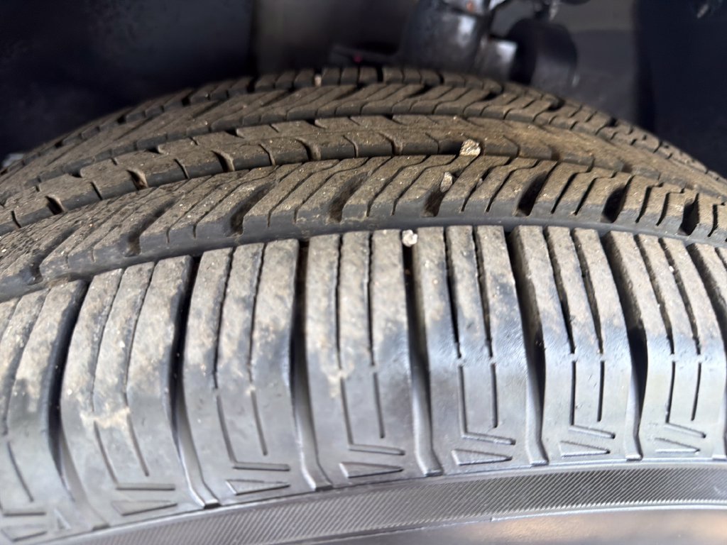 Used 2023 Amazon Gray Hyundai SEL image 28