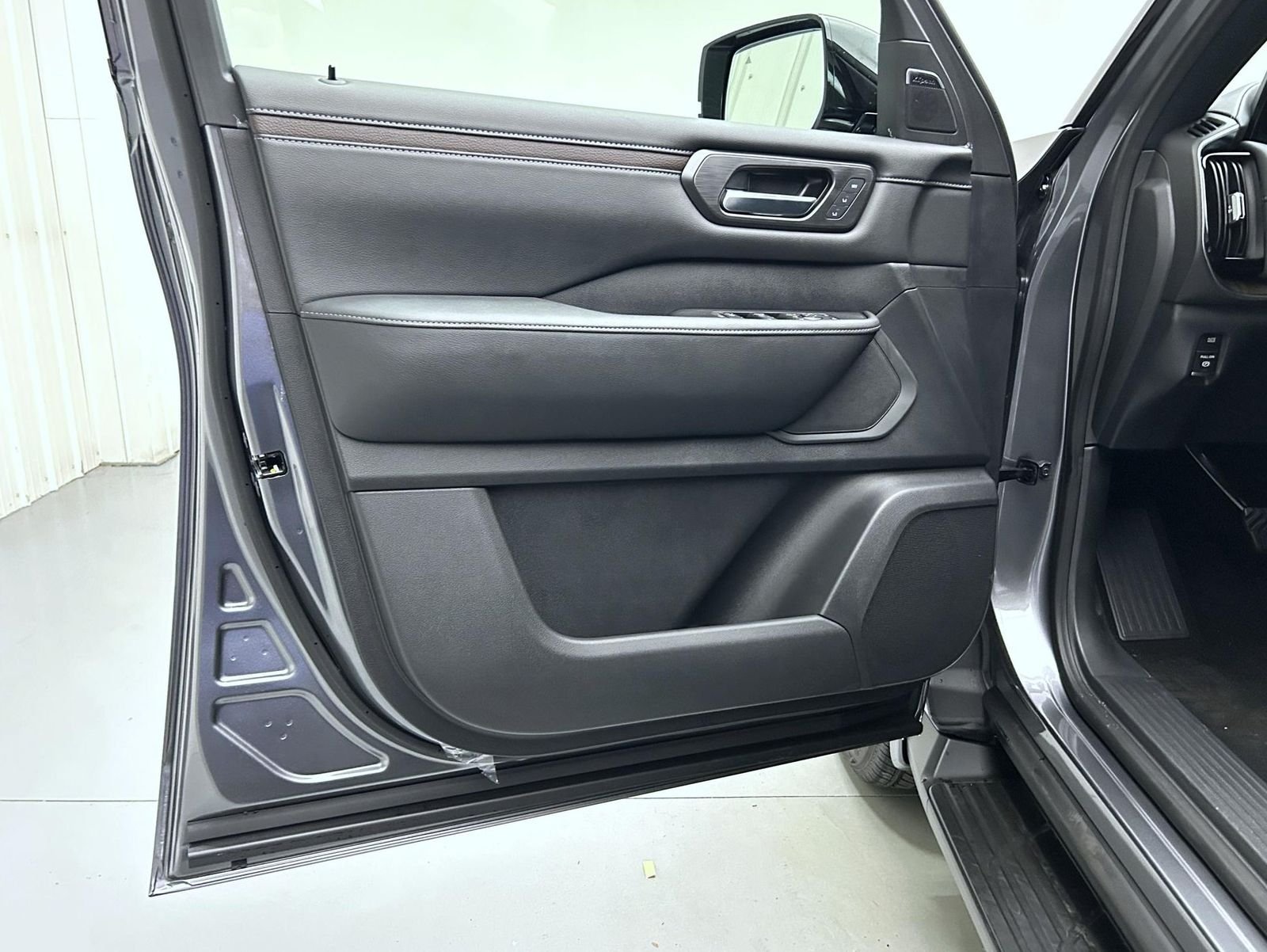 New 2026 Gun Metallic Nissan SL image 9