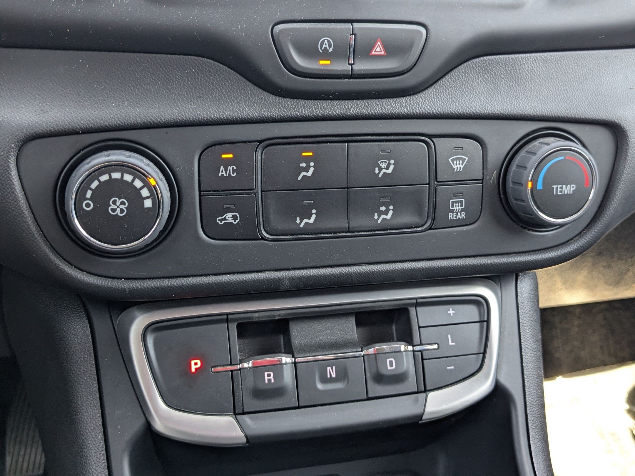 2024 GMC Terrain SLE - Photo 25