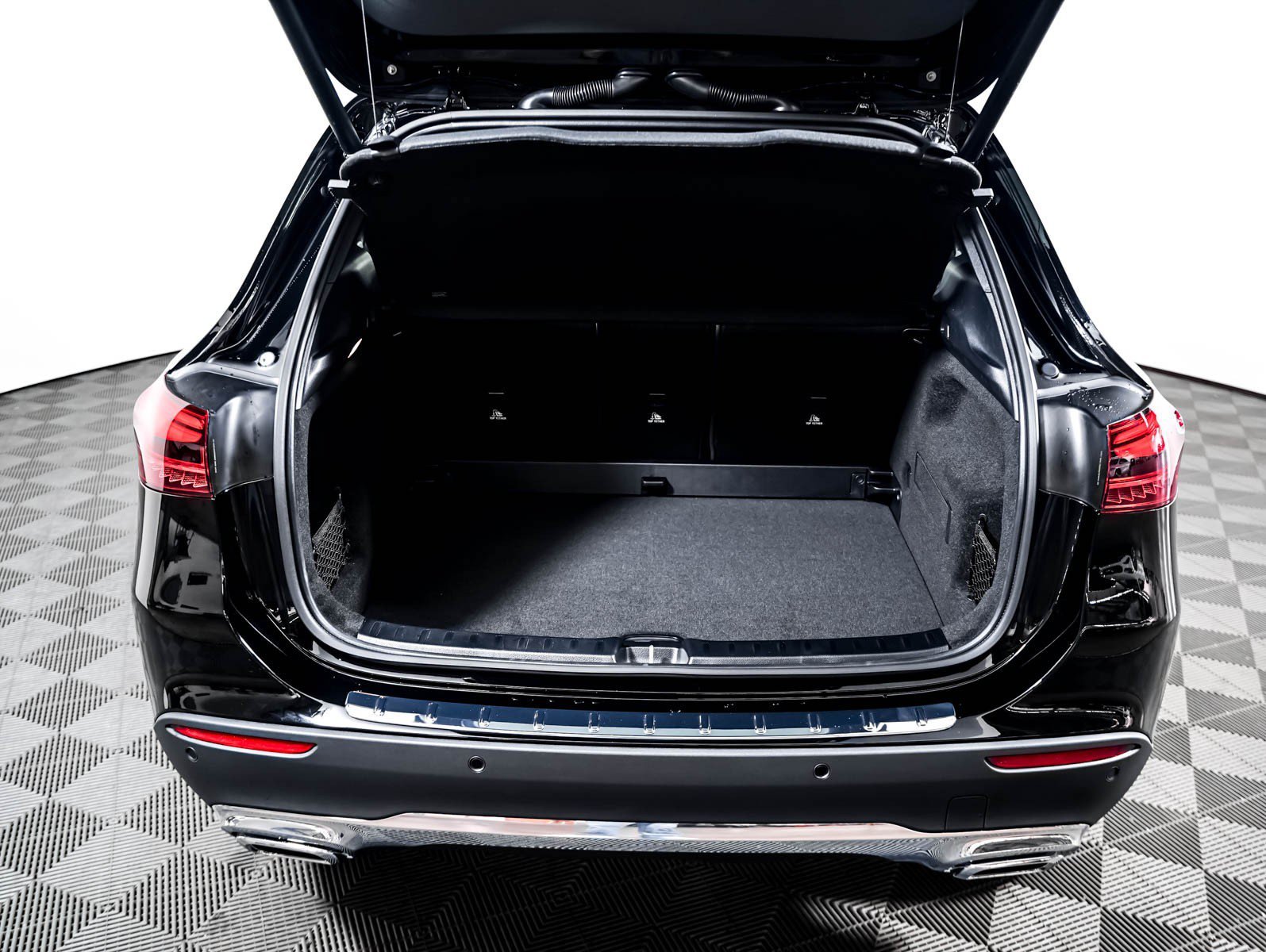 New 2026 Night Black Mercedes-Benz GLA 250 image 8