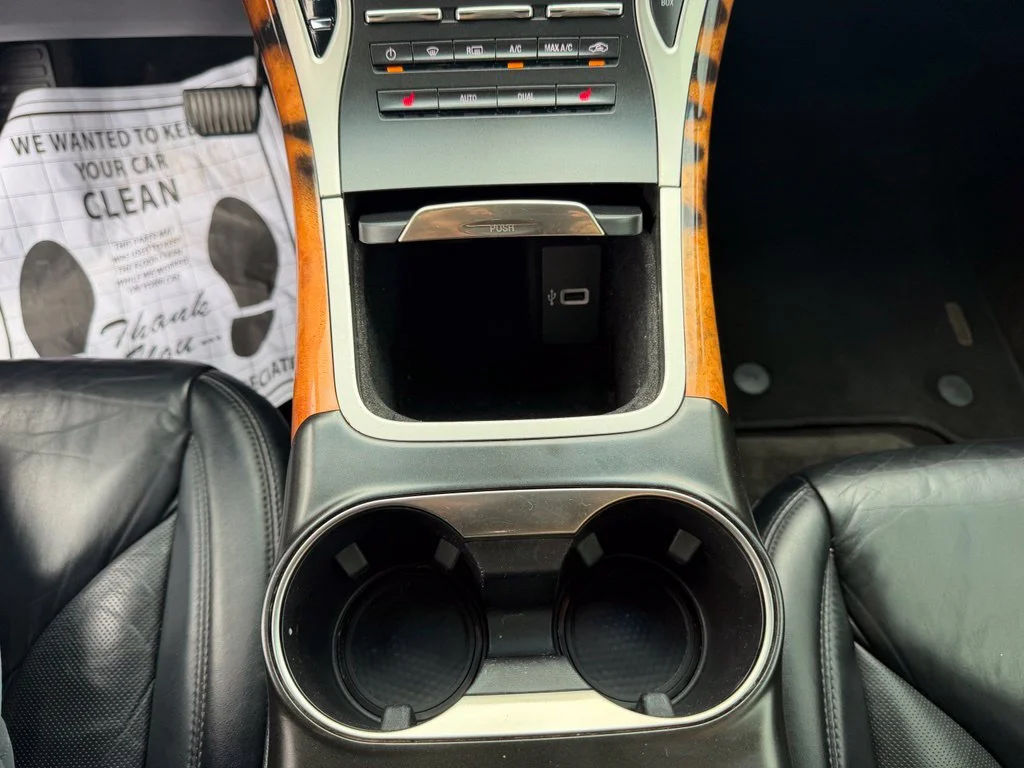 Used 2017 Gray Lincoln Select image 20