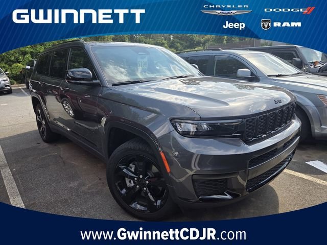 Used 2023 Gray Jeep Altitude image 1