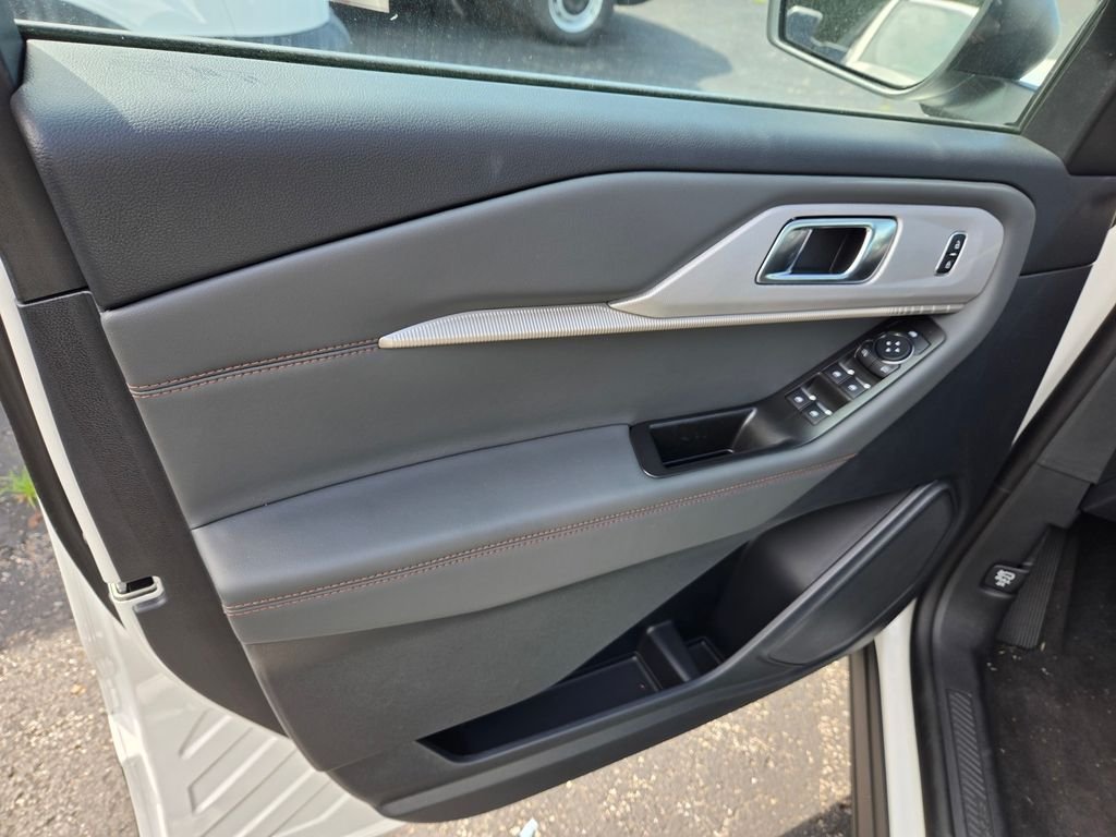 New 2026 Star White Metallic Tri-Coat Ford Active image 26