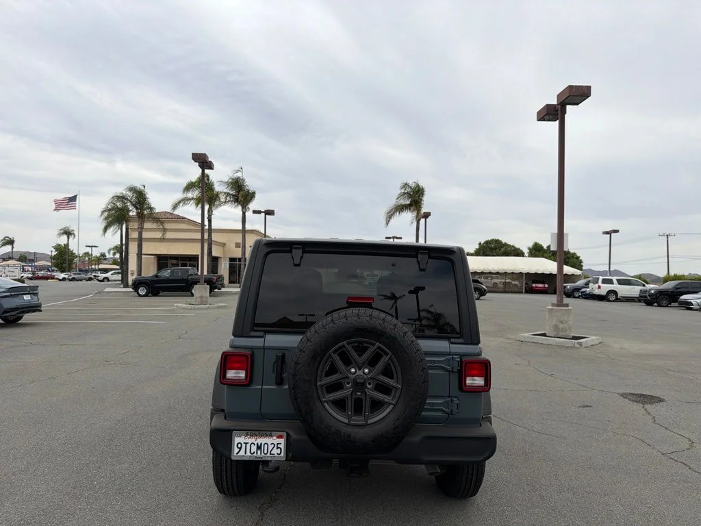 Used 2024 Gray Jeep Sport S image 4