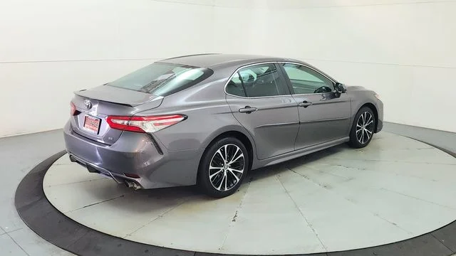 Used 2018 Gray Toyota SE image 10