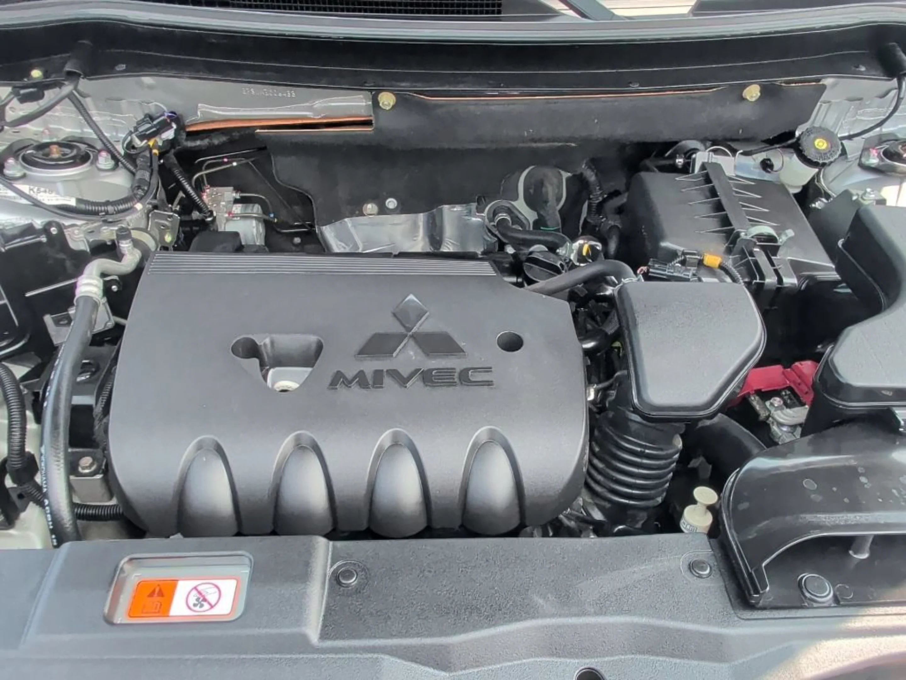 Used 2019 Silver Mitsubishi ES image 12