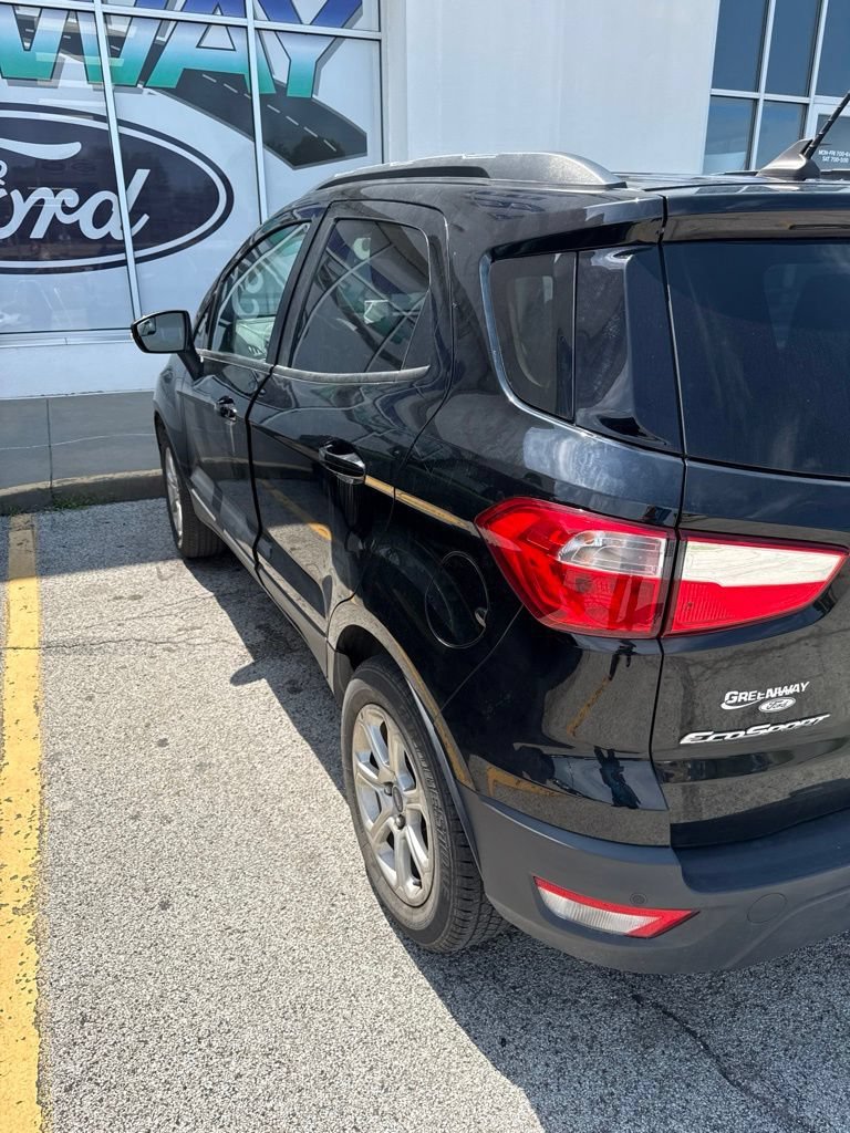 Used 2021 Shadow Black Ford SE image 4