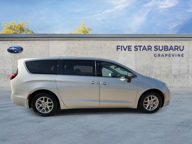 Used 2023 Silver Chrysler Touring L image 9