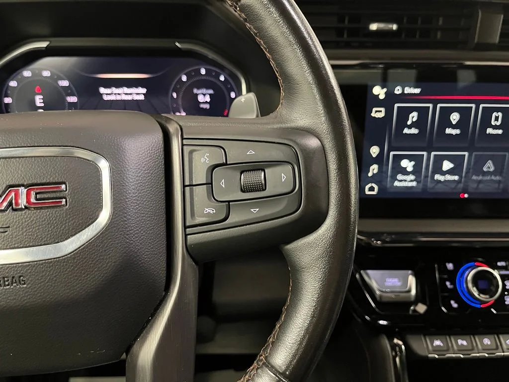 Used 2022 White GMC AT4 image 28