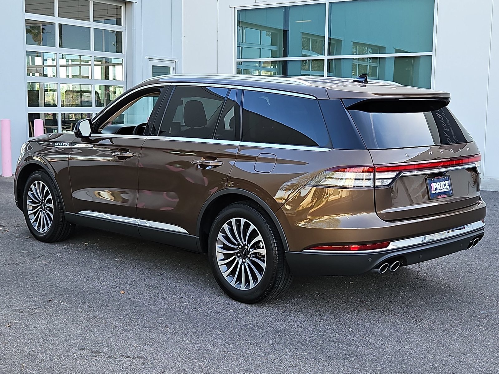 Used 2022 Bronze Smoke Metallic Clearcoat Lincoln Reserve image 8