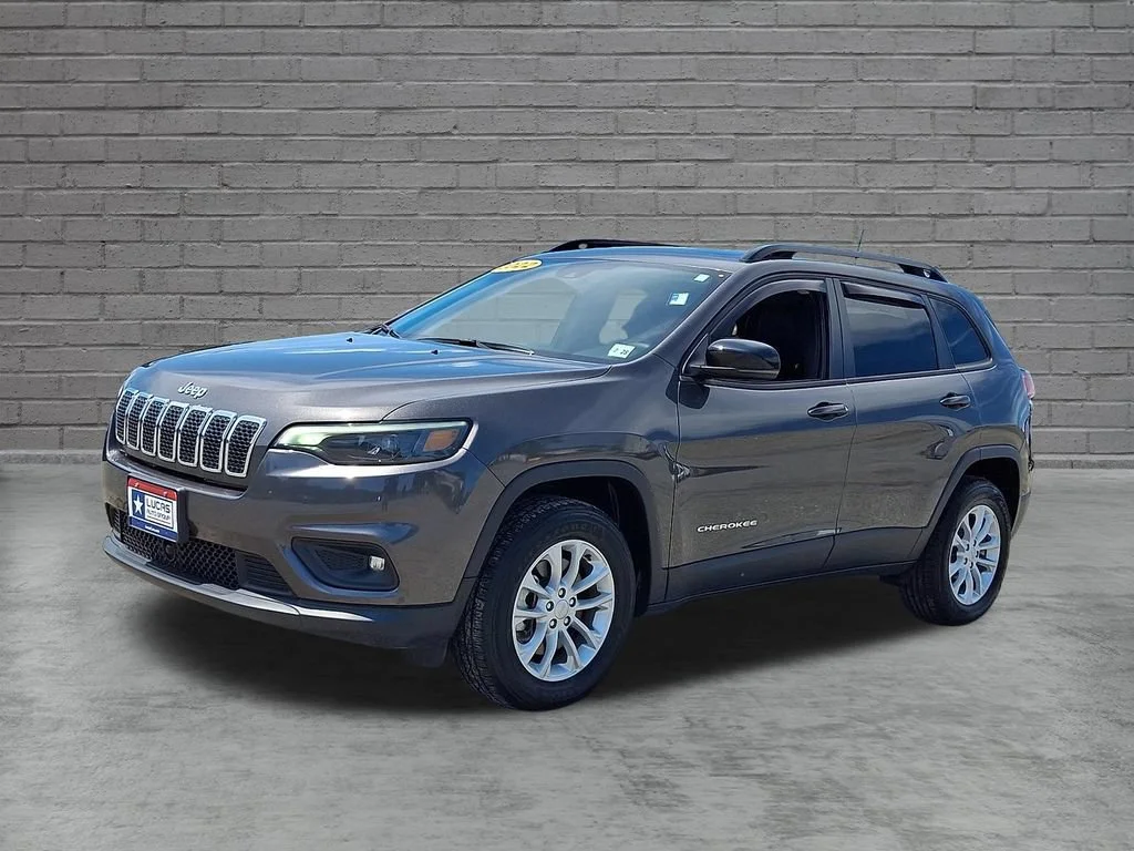 Used 2022 Granite Crystal Metallic Clearcoat Jeep Latitude Lux image 6