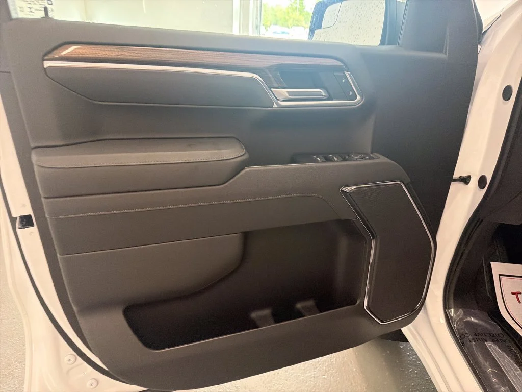 New 2026 Summit White Chevrolet LT (2FL) image 12