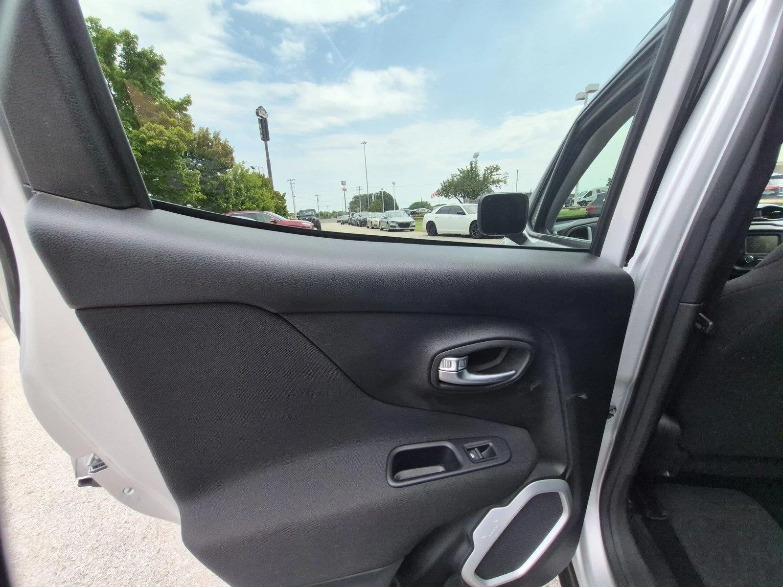 Used 2018 Glacier Metallic Jeep Sport image 29