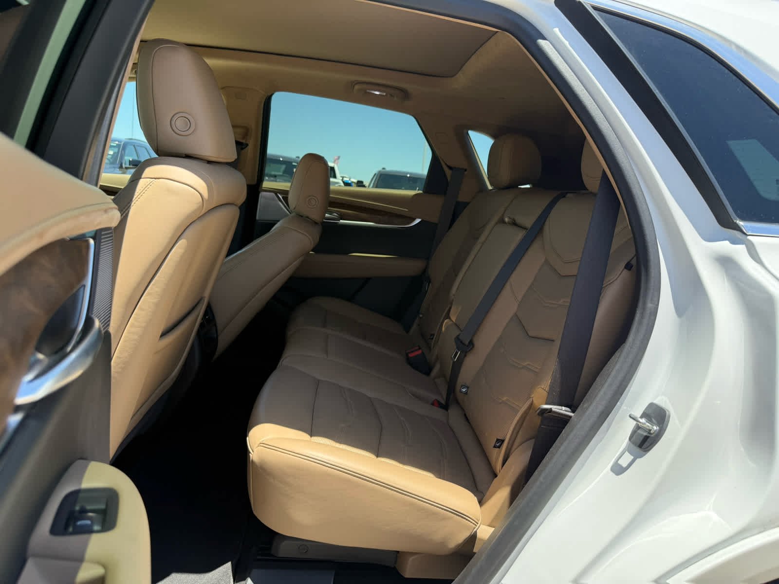 Used 2023 Crystal White Tricoat Cadillac FWD Premium Luxury image 14