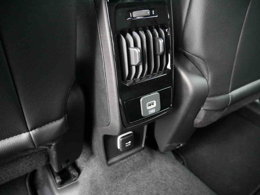 New 2026 White Jeep Latitude image 14