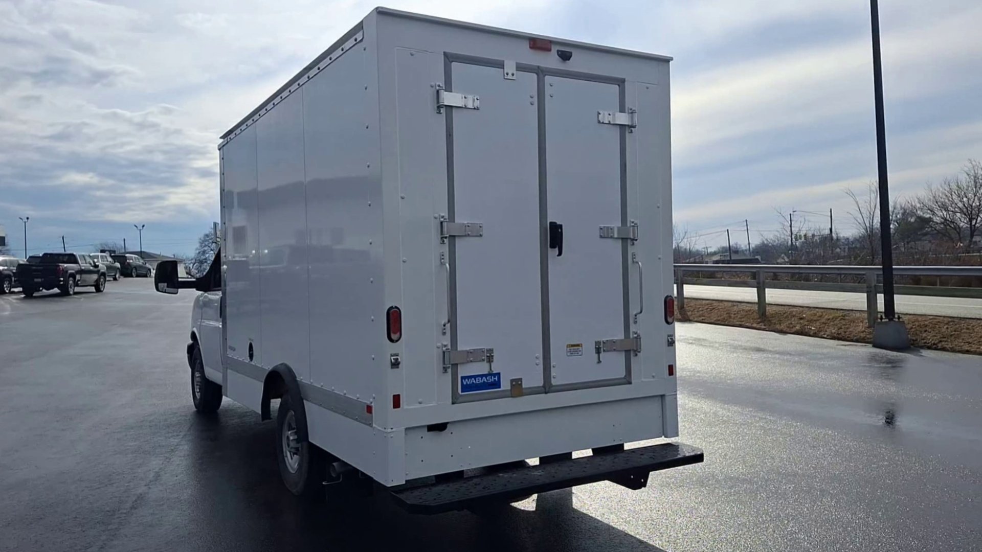 New 2025 Summit White GMC 1WT image 32