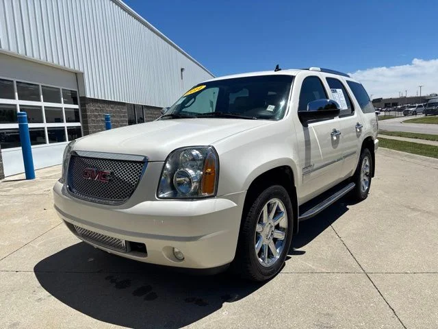 Used 2014 White Diamond Tricoat GMC Denali image 4