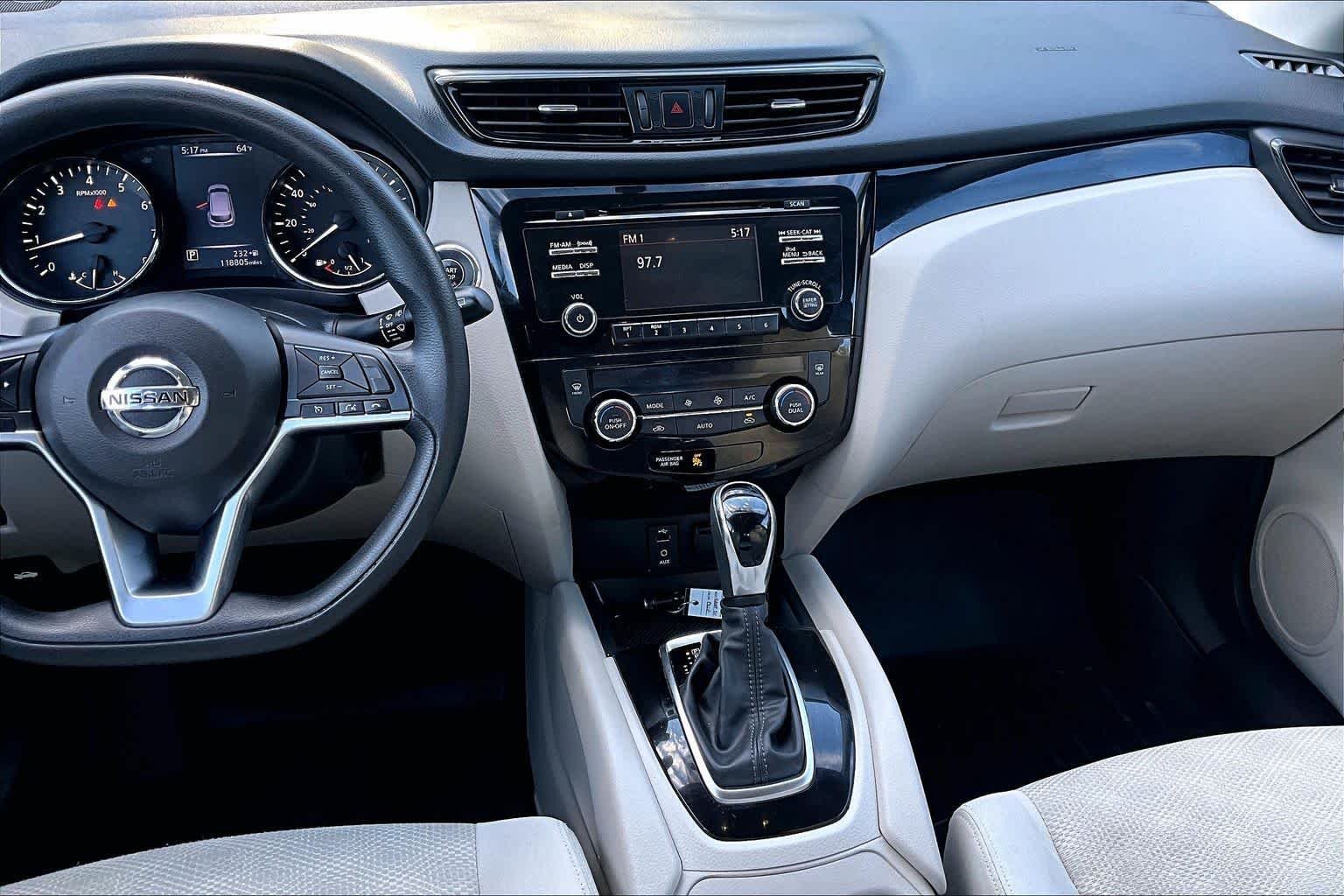 Used 2018 Caspian Blue Nissan SV image 7