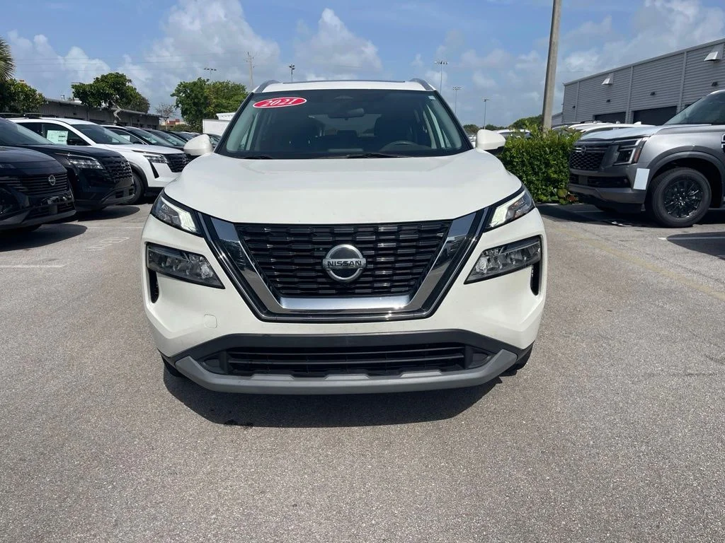 Used 2021 White Nissan SV image 2