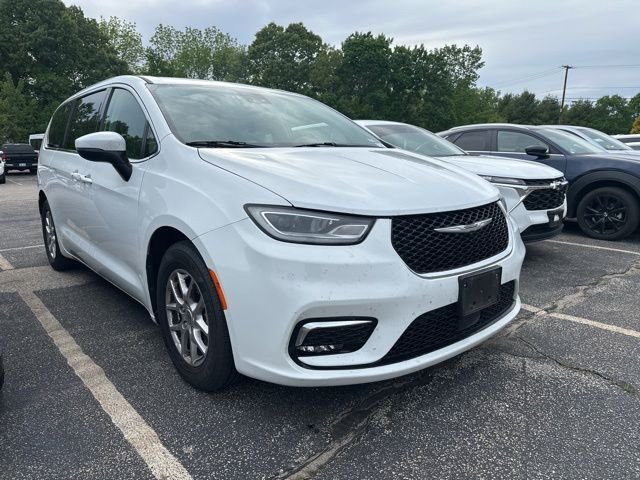 2023 Chrysler Pacifica Touring L's photo