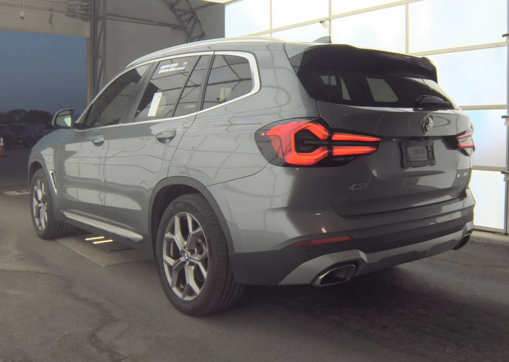 Used 2024 Gray BMW sDrive30i image 3