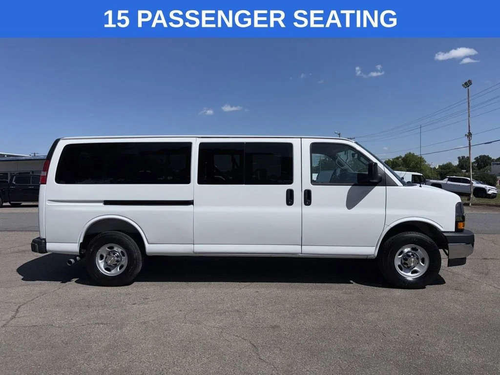 Used 2025 Summit White Chevrolet 1LT image 6