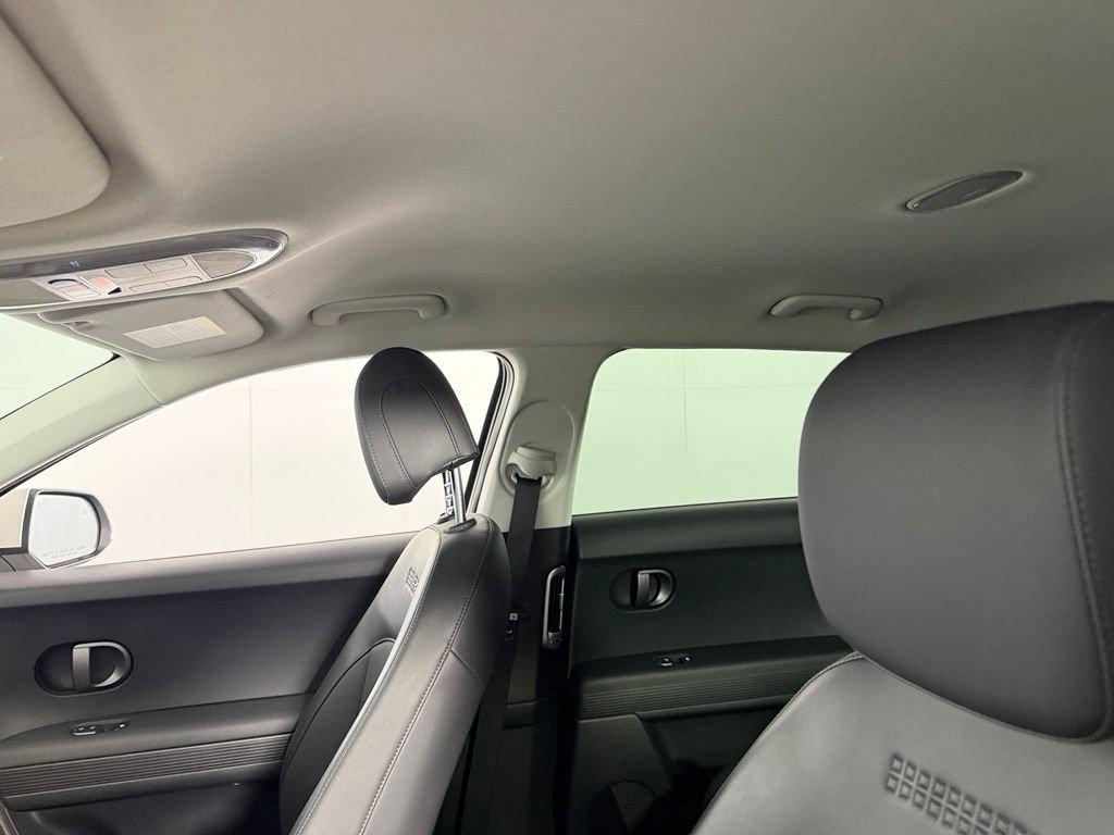 Used 2025 White Hyundai SEL image 24