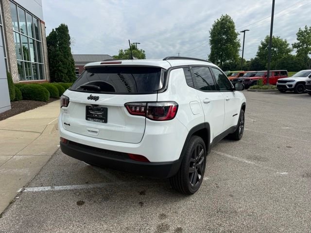 New 2026 Bright White Clear-Coat Exterior Paint Jeep Latitude image 7