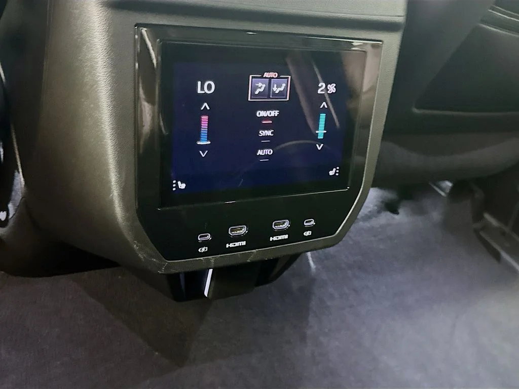 Used 2025 White GMC Denali Ultimate image 30