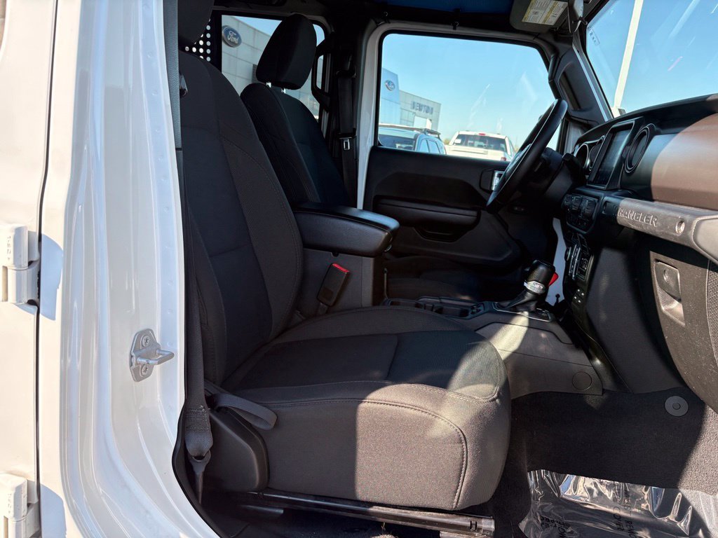 Used 2018 White Jeep Unlimited Sport S image 25