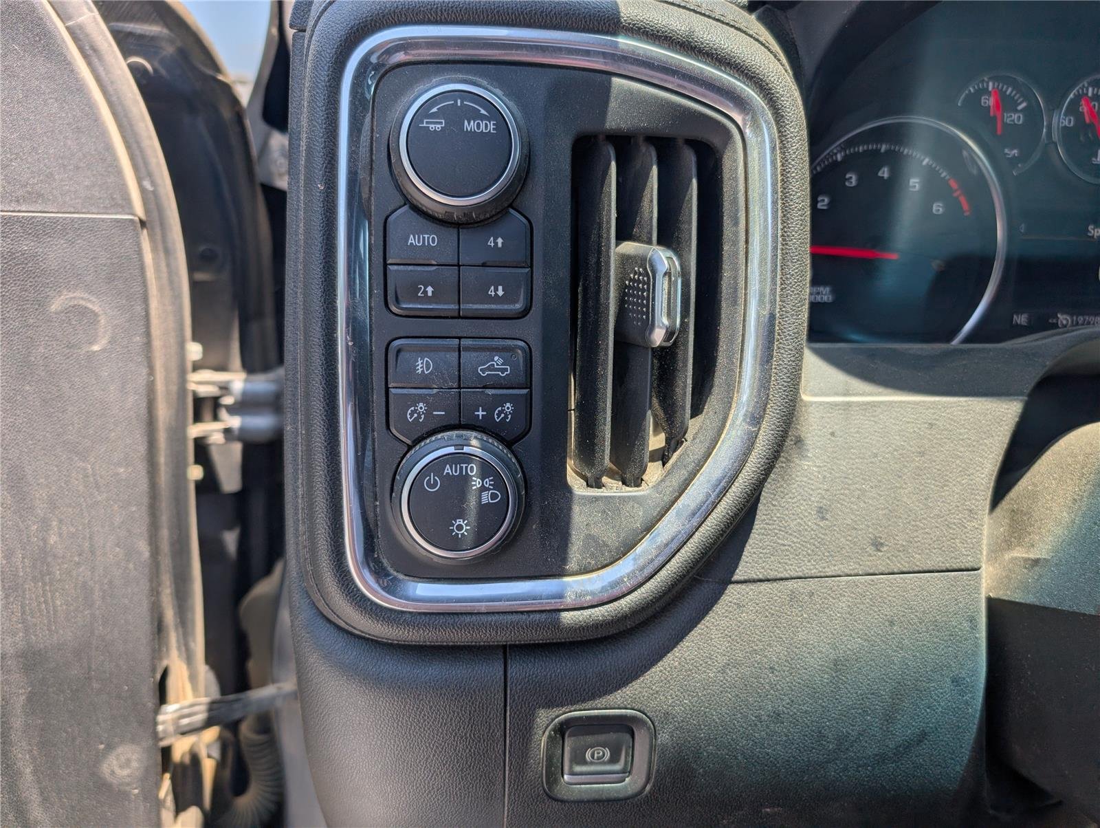 Used 2021 SATIN STEEL METALLIC Chevrolet LT Trail Boss image 27