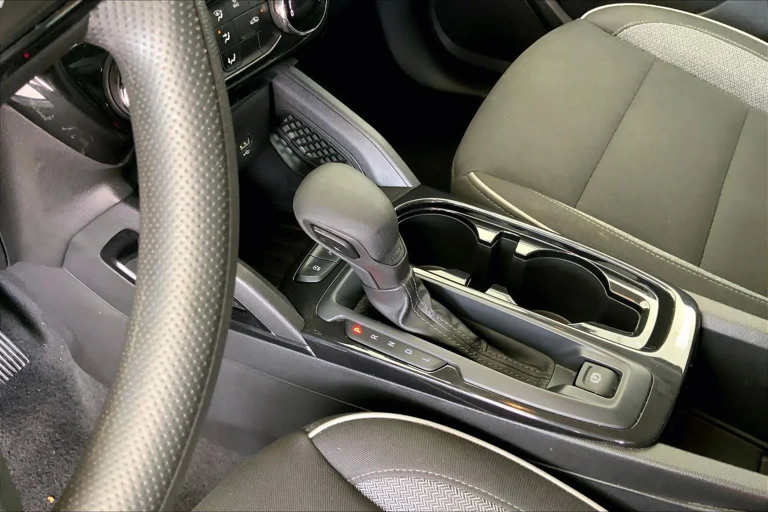 Used 2025 Summit White Chevrolet LT image 17