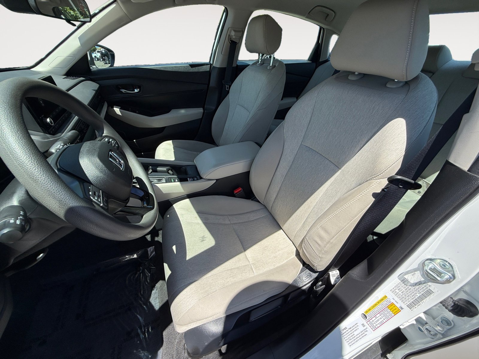 Used 2024 Platinum White Pearl Honda LX image 10