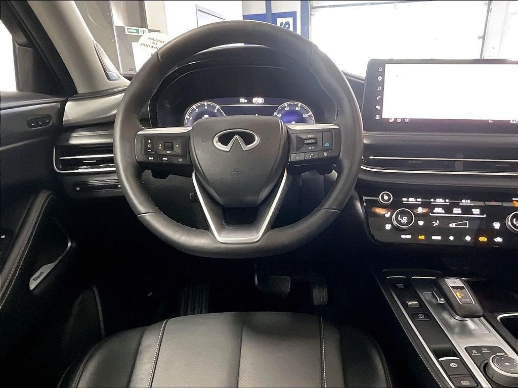 Used 2026 White INFINITI LUXE image 17